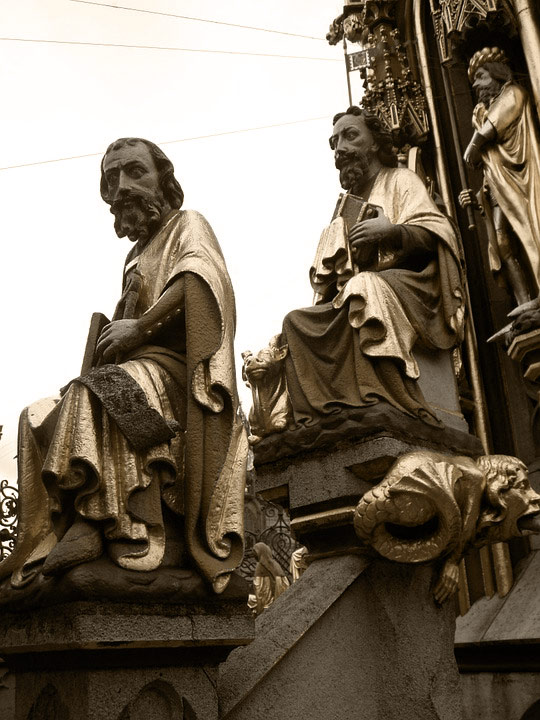 Figuren am Schönen Brunnen